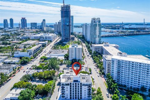 Condo in Miami Beach, Florida, 2 bedrooms № 2401306 - photo 26