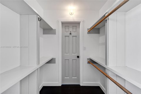 Condo in Miami Beach, Florida, 2 bedrooms № 2401306 - photo 16