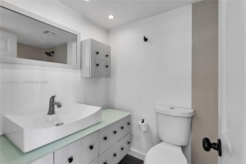 Condo in Miami Beach, Florida, 2 bedrooms № 2401306 - photo 15