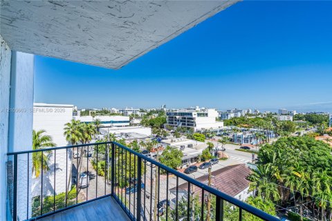 Condo in Miami Beach, Florida, 2 bedrooms № 2401306 - photo 5