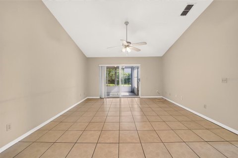 Villa ou maison à louer à Ocala, Floride: 2 chambres, 103.59 m2 № 2376757 - photo 10