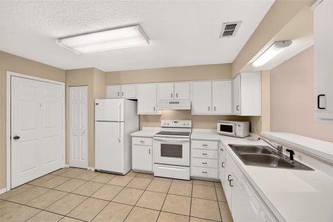 Villa ou maison à louer à Ocala, Floride: 2 chambres, 103.59 m2 № 2376757 - photo 6