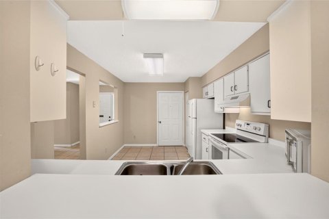 Villa ou maison à louer à Ocala, Floride: 2 chambres, 103.59 m2 № 2376757 - photo 7