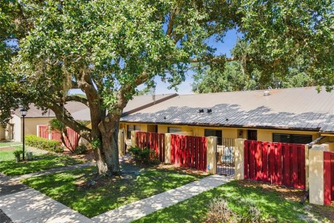 Townhouse in Winter Haven, Florida 2 bedrooms, 129.6 sq.m. № 2219244