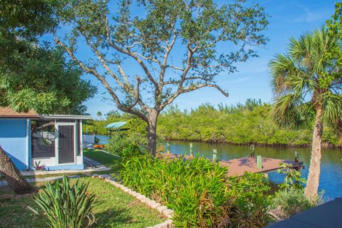House in St. Lucie, Florida 2 bedrooms, 222.87 sq.m. № 2256449 - photo 27