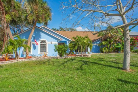 House in St. Lucie, Florida 2 bedrooms, 222.87 sq.m. № 2256449