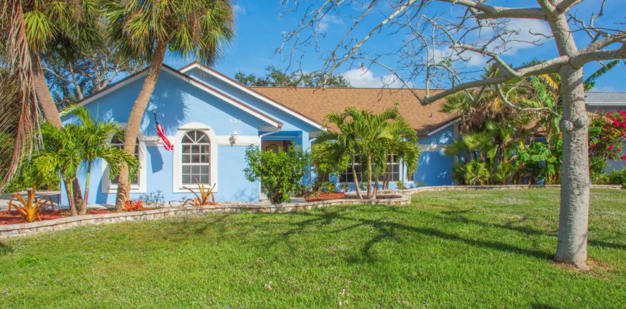 House in St. Lucie, Florida 2 bedrooms, 222.87 sq.m. № 2256449