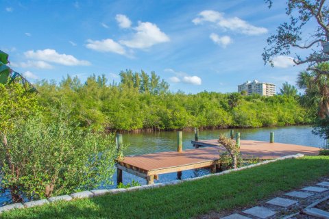 House in St. Lucie, Florida 2 bedrooms, 222.87 sq.m. № 2256449 - photo 3