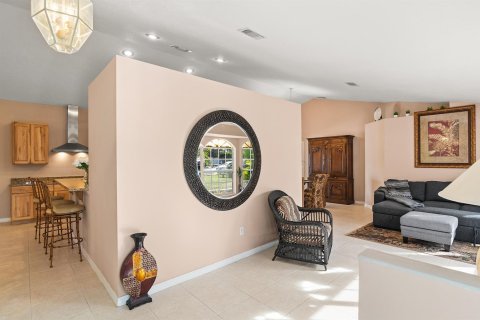 House in St. Lucie, Florida 2 bedrooms, 222.87 sq.m. № 2256449 - photo 9