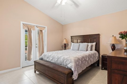 House in St. Lucie, Florida 2 bedrooms, 222.87 sq.m. № 2256449 - photo 22