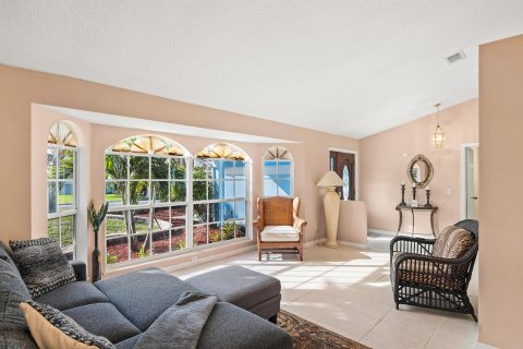 House in St. Lucie, Florida 2 bedrooms, 222.87 sq.m. № 2256449 - photo 7