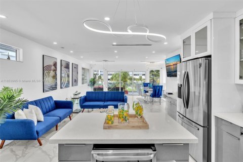 House in Hollywood, Florida 5 bedrooms, 232.63 sq.m. № 1887816 - photo 23