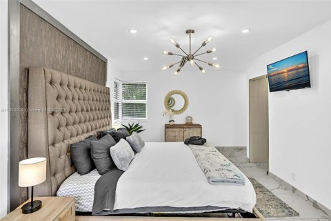 House in Hollywood, Florida 5 bedrooms, 232.63 sq.m. № 1887816 - photo 26