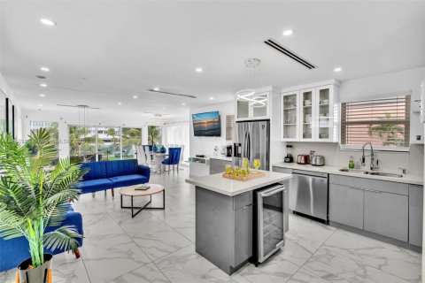 House in Hollywood, Florida 5 bedrooms, 232.63 sq.m. № 1887816 - photo 22