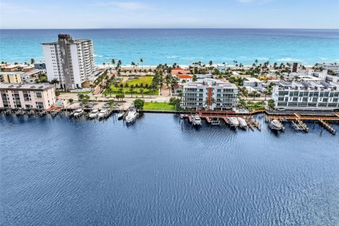 House in Hollywood, Florida 5 bedrooms, 232.63 sq.m. № 1887816 - photo 30