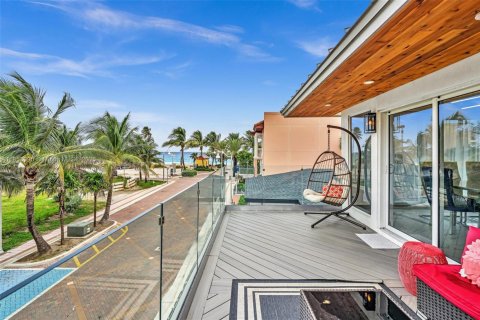 House in Hollywood, Florida 5 bedrooms, 232.63 sq.m. № 1887816 - photo 18