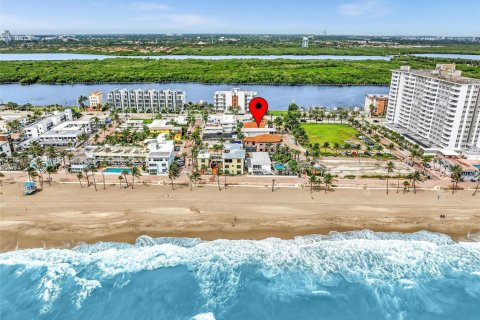 House in Hollywood, Florida 5 bedrooms, 232.63 sq.m. № 1887816 - photo 7