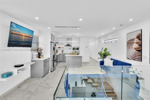 House in Hollywood, Florida 5 bedrooms, 232.63 sq.m. № 1887816 - photo 21