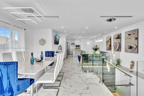 House in Hollywood, Florida 5 bedrooms, 232.63 sq.m. № 1887816 - photo 12