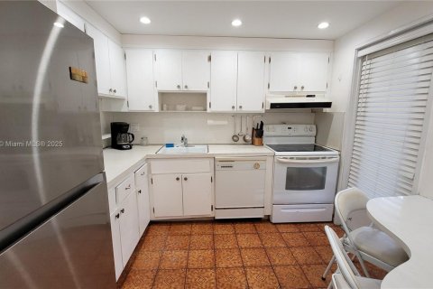 Condominio en alquiler en Hollywood, Florida, 2 dormitorios, 92.16 m2 № 1819915 - foto 13