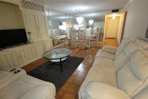 Condominio en alquiler en Hollywood, Florida, 2 dormitorios, 92.16 m2 № 1819915 - foto 3