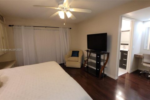 Condominio en alquiler en Hollywood, Florida, 2 dormitorios, 92.16 m2 № 1819915 - foto 6