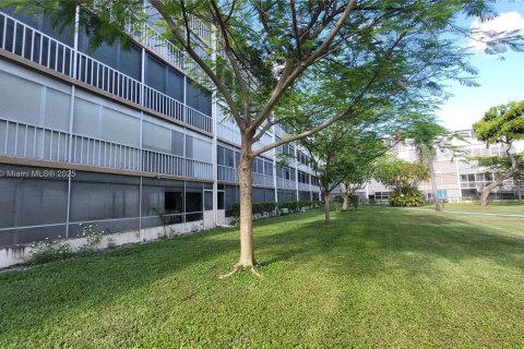 Condominio en alquiler en Hollywood, Florida, 2 dormitorios, 92.16 m2 № 1819915 - foto 14