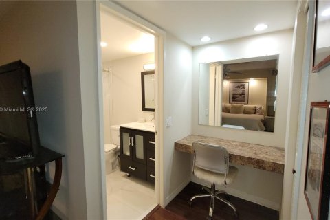 Condominio en alquiler en Hollywood, Florida, 2 dormitorios, 92.16 m2 № 1819915 - foto 8