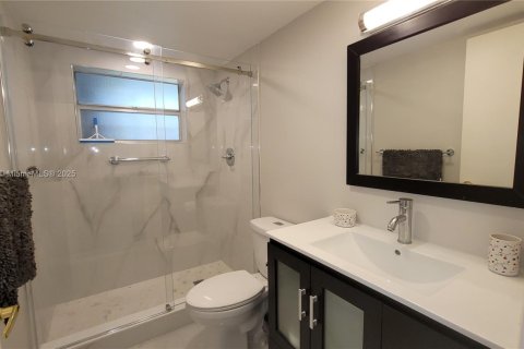 Condominio en alquiler en Hollywood, Florida, 2 dormitorios, 92.16 m2 № 1819915 - foto 7