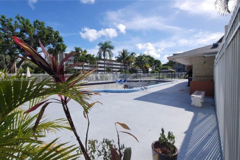 Condominio en alquiler en Hollywood, Florida, 2 dormitorios, 92.16 m2 № 1819915 - foto 15