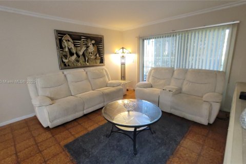Condominio en alquiler en Hollywood, Florida, 2 dormitorios, 92.16 m2 № 1819915 - foto 2