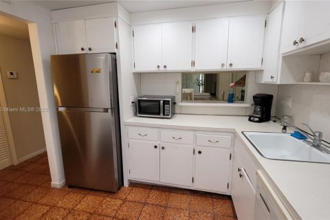 Condominio en alquiler en Hollywood, Florida, 2 dormitorios, 92.16 m2 № 1819915 - foto 11