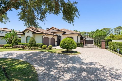 House in Winter Park, Florida 3 bedrooms, 218.41 sq.m. № 1740853 - photo 2