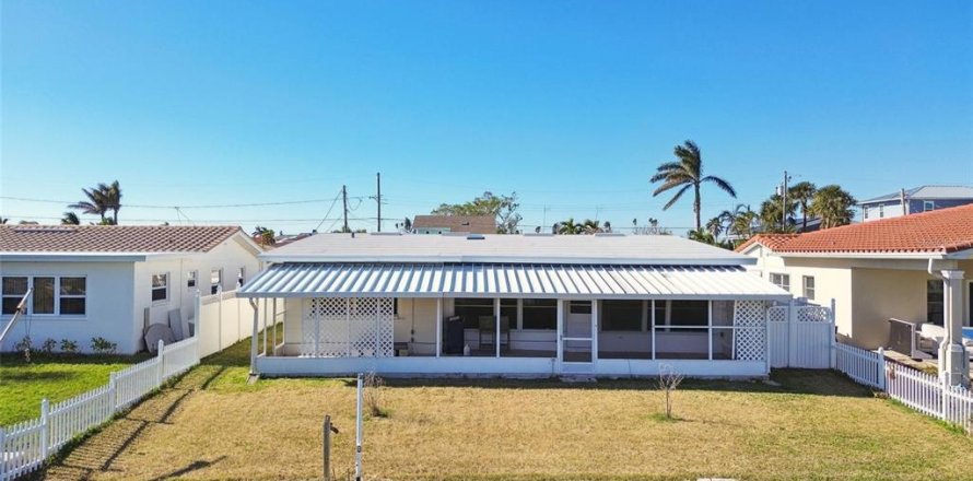 Land in Madeira Beach, Florida № 1554972