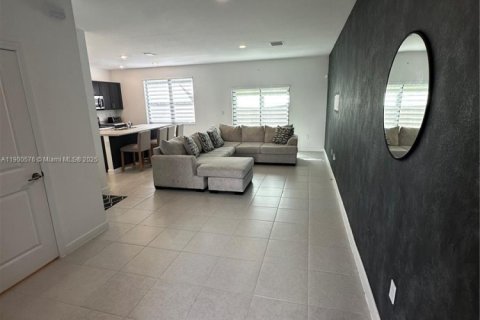 Adosado en alquiler en Miami, Florida, 3 dormitorios, 127.65 m2 № 1951962 - foto 2