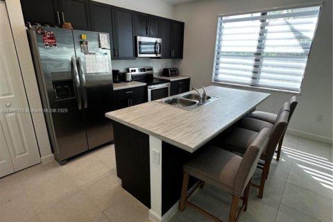 Adosado en alquiler en Miami, Florida, 3 dormitorios, 127.65 m2 № 1951962 - foto 5