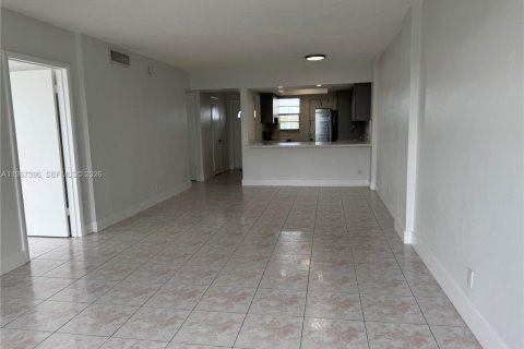 Copropriété à louer à Hallandale Beach, Floride: 2 chambres № 2028614 - photo 5