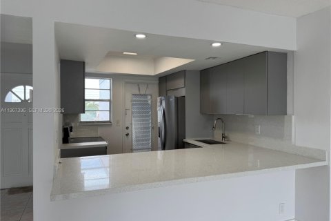 Copropriété à louer à Hallandale Beach, Floride: 2 chambres № 2028614 - photo 4