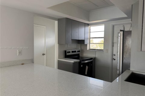 Copropriété à louer à Hallandale Beach, Floride: 2 chambres № 2028614 - photo 2
