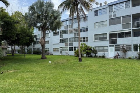 Copropriété à louer à Hallandale Beach, Floride: 2 chambres № 2028614 - photo 19