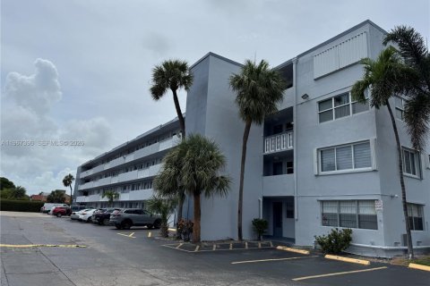 Copropriété à louer à Hallandale Beach, Floride: 2 chambres № 2028614 - photo 21