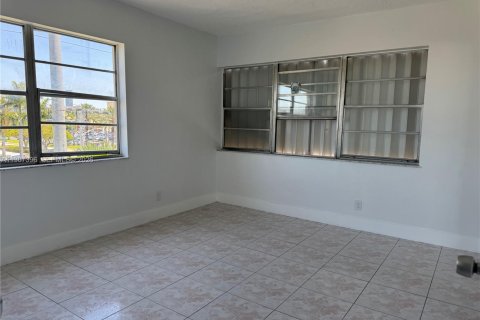 Copropriété à louer à Hallandale Beach, Floride: 2 chambres № 2028614 - photo 12