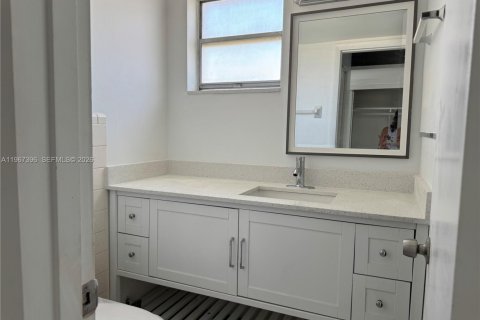 Copropriété à louer à Hallandale Beach, Floride: 2 chambres № 2028614 - photo 10