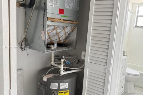 Copropriété à louer à Hallandale Beach, Floride: 2 chambres № 2028614 - photo 15