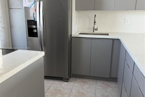 Copropriété à louer à Hallandale Beach, Floride: 2 chambres № 2028614 - photo 3