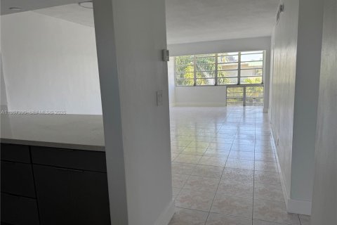 Copropriété à louer à Hallandale Beach, Floride: 2 chambres № 2028614 - photo 7
