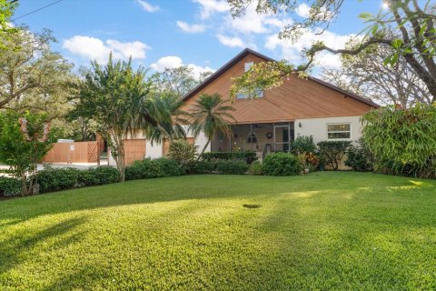 House in Tarpon Springs, Florida 3 bedrooms, 258.73 sq.m. № 1740730 - photo 1