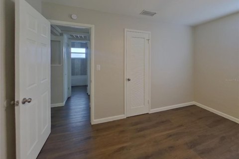 House in Saint Petersburg, Florida 2 bedrooms, 74.51 sq.m. № 1911918 - photo 9