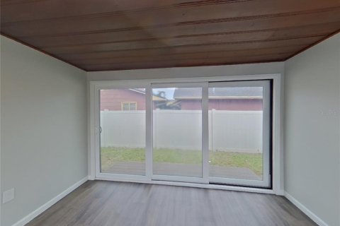 House in Saint Petersburg, Florida 2 bedrooms, 74.51 sq.m. № 1911918 - photo 11