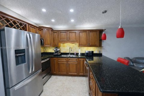 Купить таунхаус в Майами, Флорида 2 спальни, 111.48м2, № 2035980 - фото 7